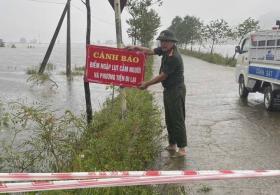  Nước sông Lam dâng cao, &apos;ốc đảo&apos; Hồng Lam ngập sâu nửa mét 