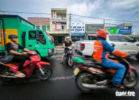 Cầu Long Thành đang sửa, ô tô kẹt dài trên đường vô phà Cát Lái