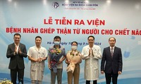  Giám đốc BV Việt Đức hội chẩn cấp cứu 3 người bị lũ quét vùi lấp tại thôn Làng Nủ 第5张