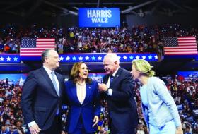  Kamala Harris tìm ra điểm yếu của Donald Trump 