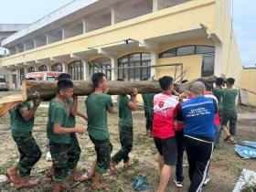  Vừa tới vùng bão lũ phía Bắc, hàng trăm tình nguyện viên từ Huế nhanh chóng giúp khắc phục hậu quả 第3张