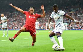 Liverpool thắng 'ba sao', tạm leo lên đầu bảng  第19张