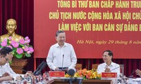  Tổng Bí thư, Chủ tịch nước Tô Lâm dự chương trình nghệ thuật &apos;Lời Người để lại&apos; 第8张