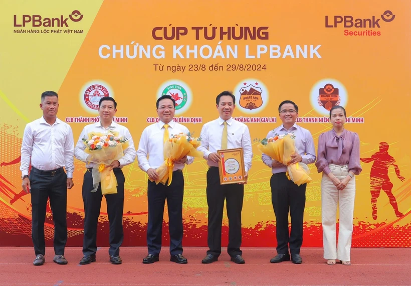  Khai mạc Giải Bóng đá Cúp Tứ Hùng Chứng khoán LPBank 2024 lần 1 