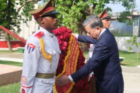 Tổng Bí thư, Chủ tịch nước thăm tượng đài Chủ tịch Hồ Chí Minh ở Cuba 