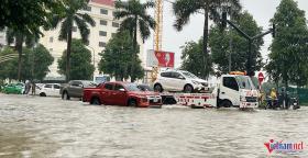 Cứu hộ hàng chục ô tô, xe máy ngập trong biển nước ở TP Vinh  第12张