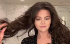 Selena Gomez diện váy xẻ ngực của Công Trí 