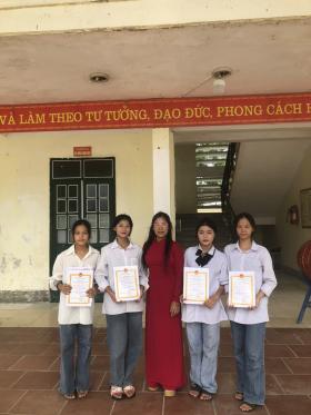 Cô giáo vùng cao khóc nghẹn, ước mong có một ngôi nhà kiên cố