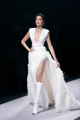 Hoa hậu Bảo Ngọc hóa bông hoa rực rỡ trên sàn catwalk  第25张