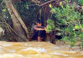 Lời kể của nạn nhân 9 ngày mắc kẹt giữa dòng sông Ayun nước cuồn cuộn chảy