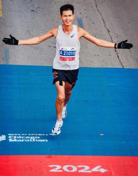 Đan Quyết chạy gần 700 km mỗi tháng trước Chicago Marathon 