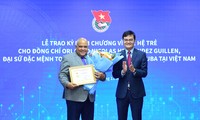  Cà Mau tiếp sức học sinh khó khăn đến trường 