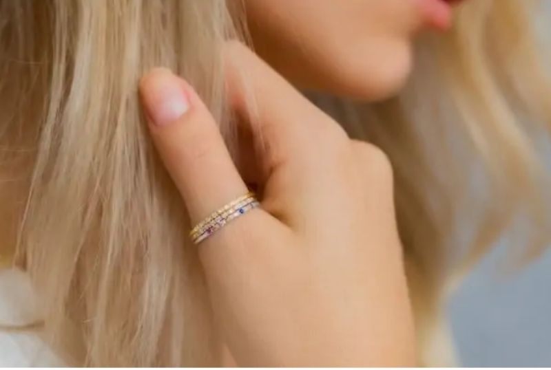Ý nghĩa ngón tay đeo nhẫn của nữ